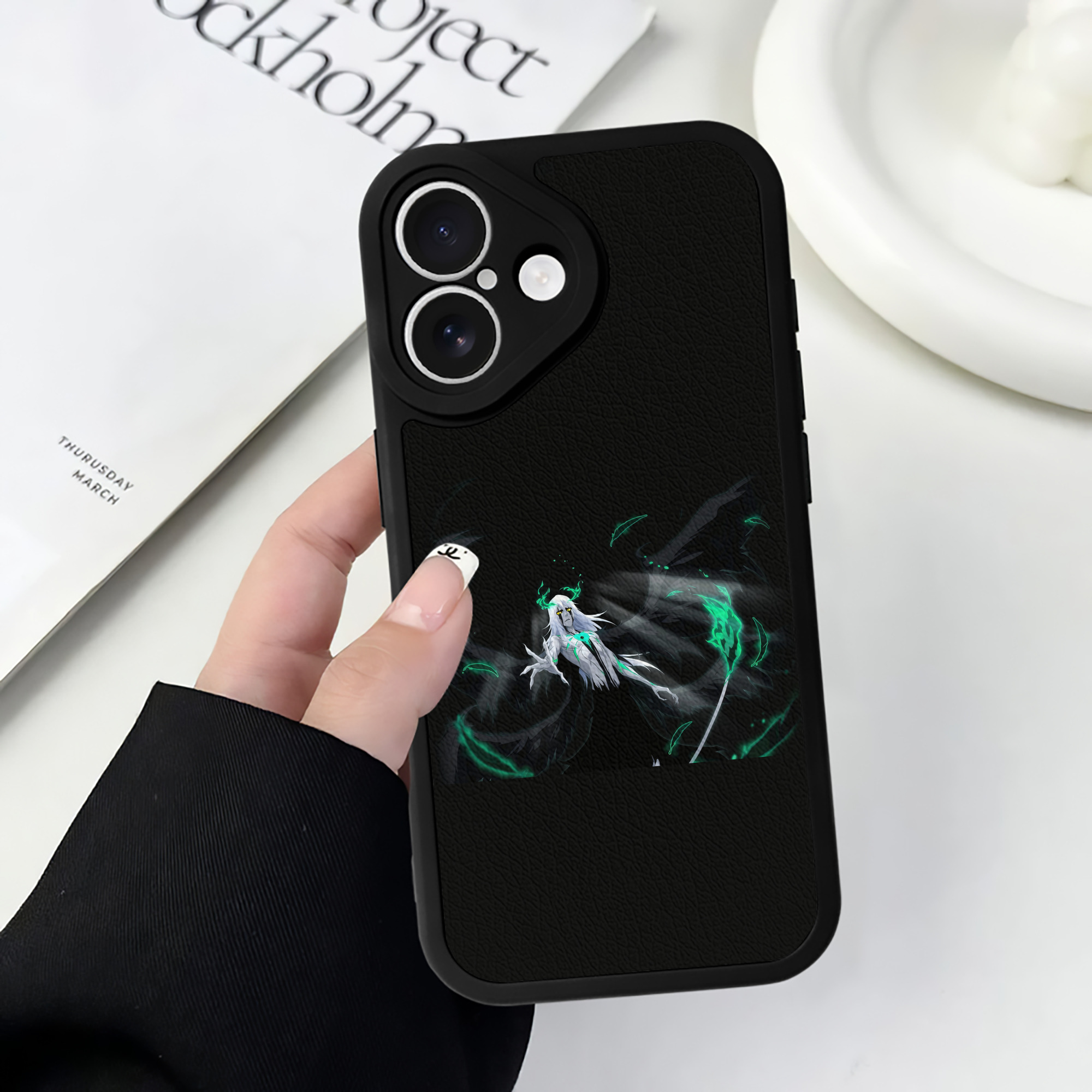 （画像用） ブリーチ ウルキオラ·シファー BLEACH Ulquiorra cifer 【iPhone 16シリーズ対応】シリコンスマホケース（レザー調） 材質：シリコン